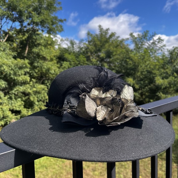 Vintage Toucan Collection Hat Size S Wide Brim Black 100% Wool Gold Rose Feather - Picture 1 of 6